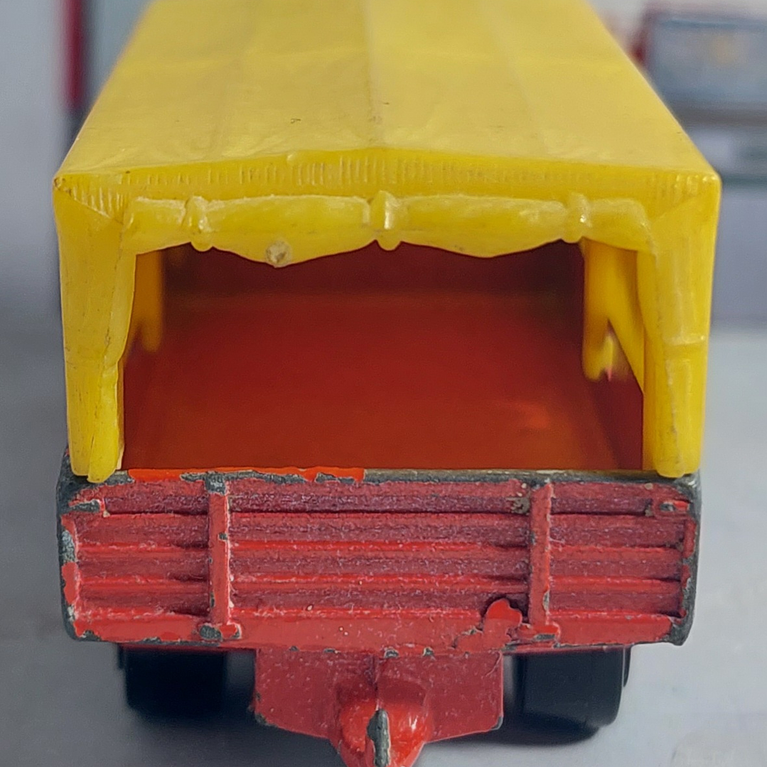 Camión Saviem, Majorette, Escala 1-100 3