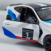 BMW M8 COMPETICION ﻿blanco Marca KINSMART ESCALA 1/36