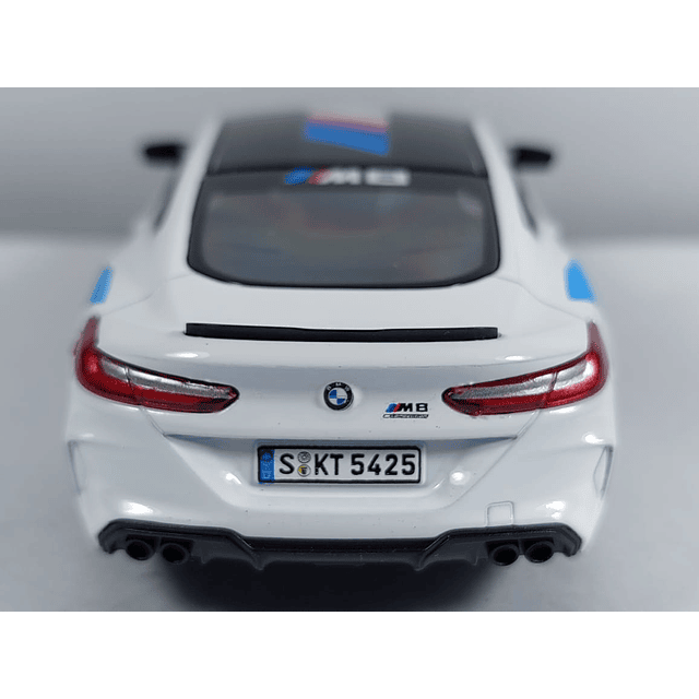 BMW M8 COMPETICION ﻿blanco Marca KINSMART ESCALA 1/36