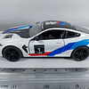 BMW M8 COMPETICION ﻿blanco Marca KINSMART ESCALA 1/36