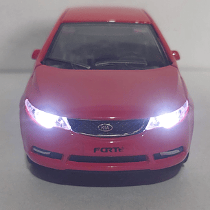 Kia cerato rojo Escala 1/36 con luces LED